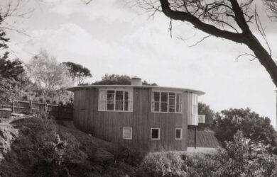 Roy Grounds (1905–1981), architect, Henty House II, Nepean Highway, Frankston, Victoria, 1950–51,⁠ Photo: Leslie H. Runting, 1953, SLV⁠.