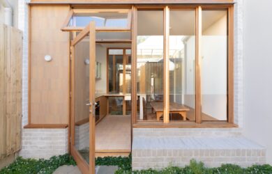 Built-in brick seat connects rear façade of terrace house with courtyard, photographed for green magazine issue 105: Southern Calm by Joanne Ly.
