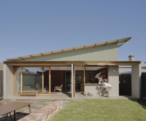 Simple skillion roof refined to a light, elegant edge, photographed for green magazine issue 106: Embroidered by Tom Ross.