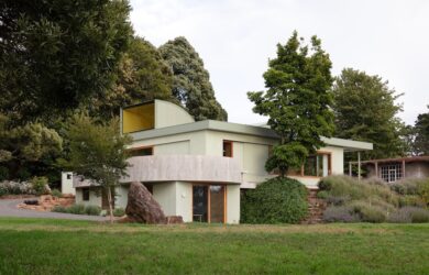 Of the focus on the garden Other Architects reflect: “the ordinary world is much more interesting than architecture, and good architecture assimilates more quickly into that world. Image appeared in issue 106: Yard Work, photographed by Clinton Weaver and Hamish McIntosh.