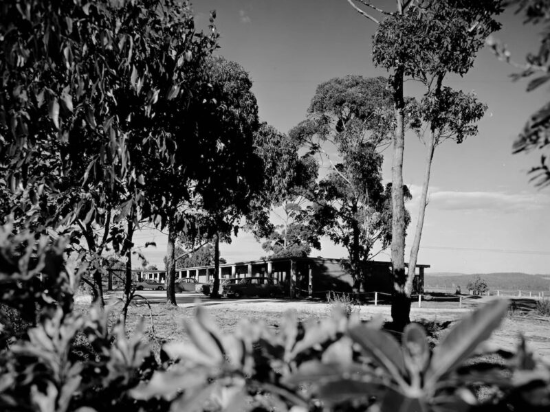 Exterior views of the Black Dolphin Motel, Merrimbula, New South Wales, 1960, architect Robin Boyd (Grounds, Romberg and Boyd). Photo: Mark Strizic, 1961. Collection: State Library of Victoria. H2011.55/2063. Image: Supplied.
